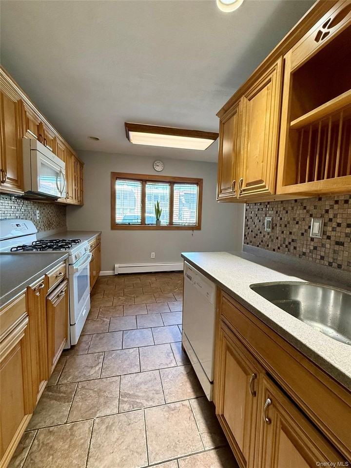 56 Coolidge St - Photo 6 of 24