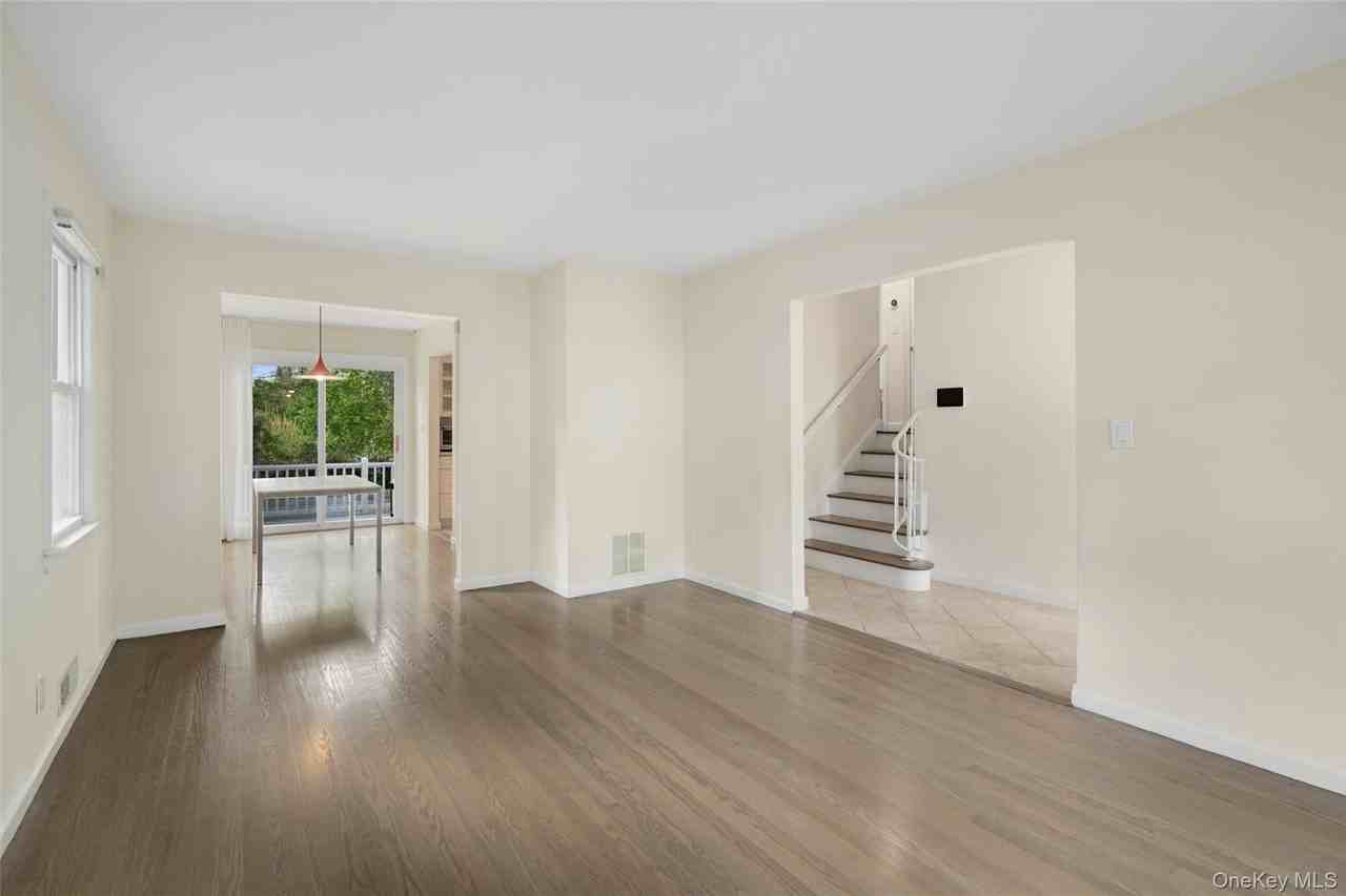 85 Ewart St - Photo 3 of 15