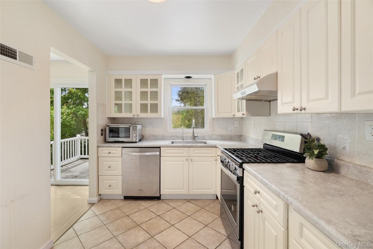 85 Ewart St - Photo 7 of 15