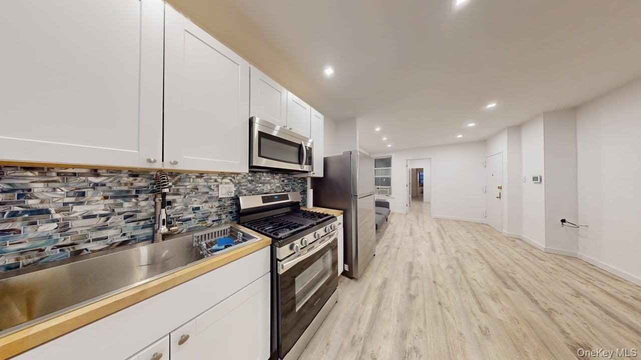 1679 Gates Ave - Photo 2 of 10
