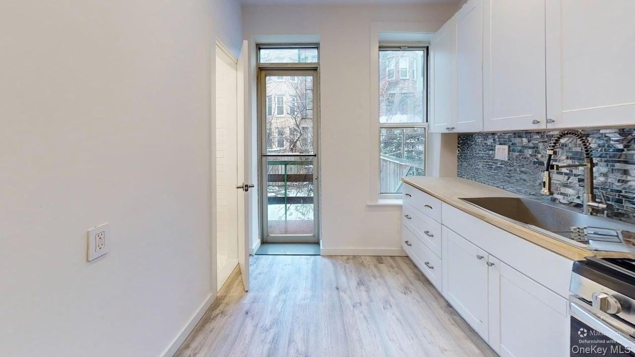1679 Gates Ave - Photo 3 of 10