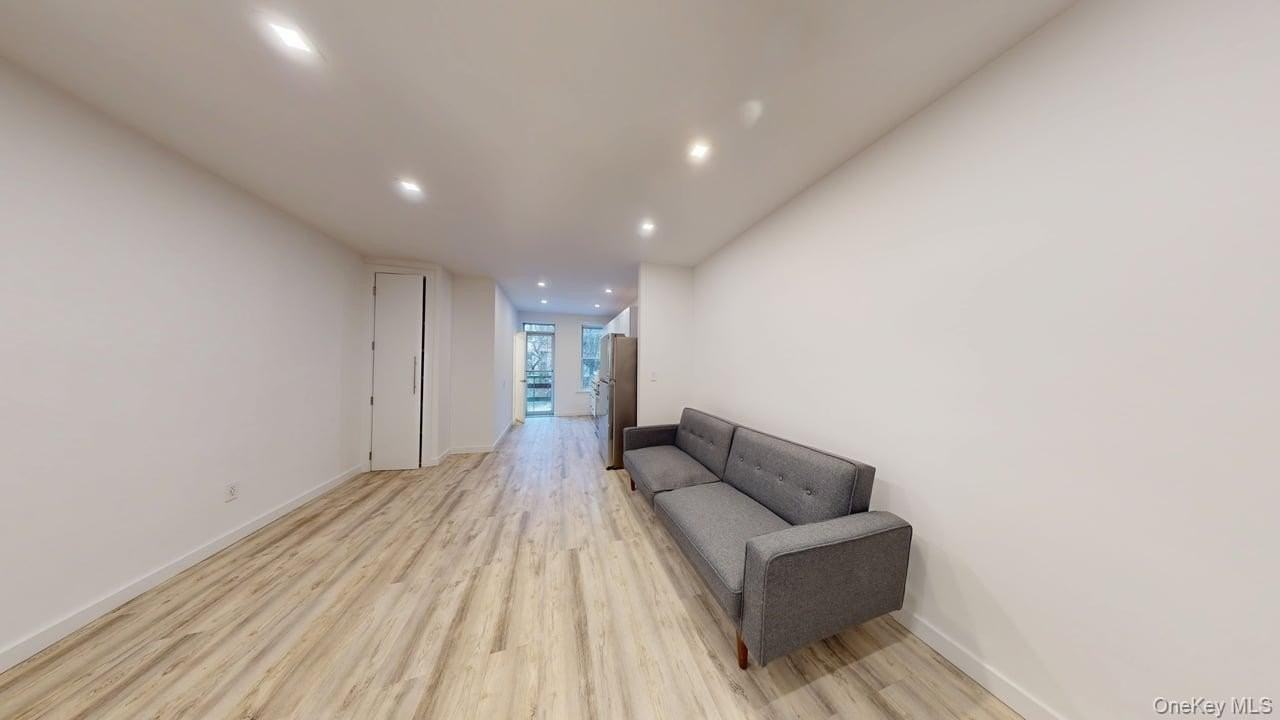 1679 Gates Ave - Photo 4 of 10