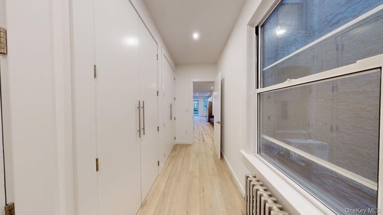 1679 Gates Ave - Photo 5 of 10