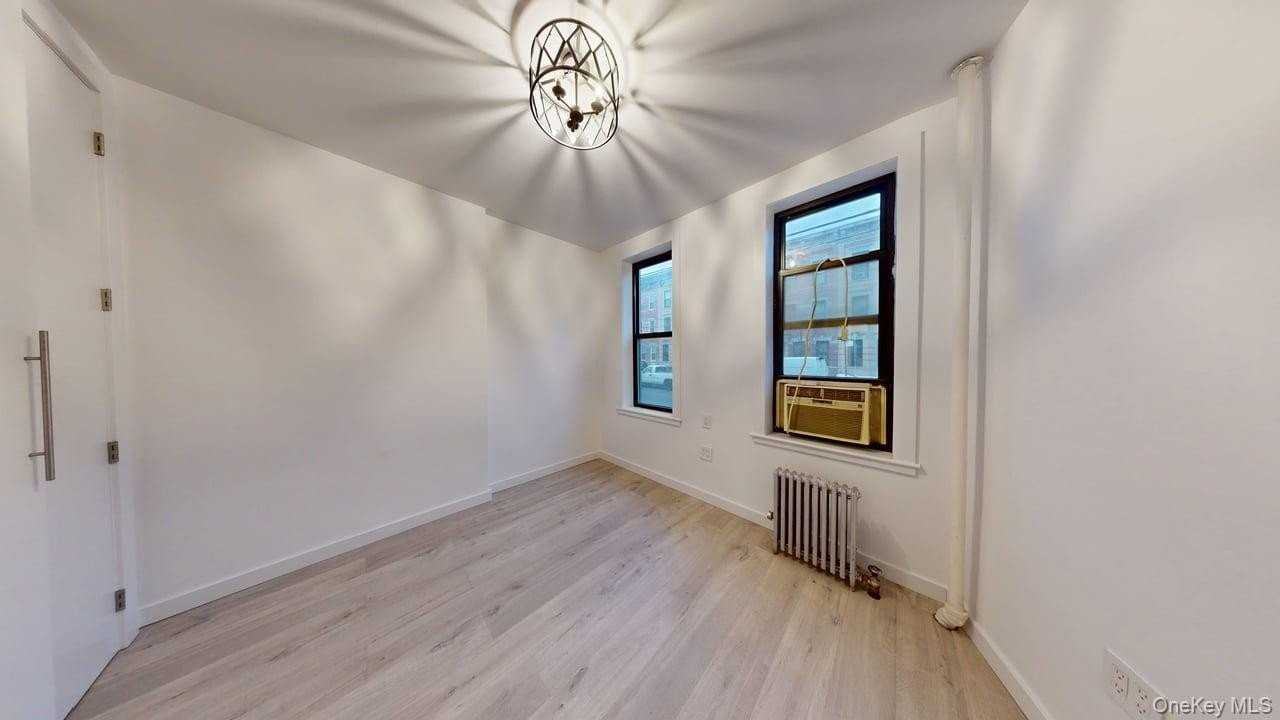 1679 Gates Ave - Photo 7 of 10