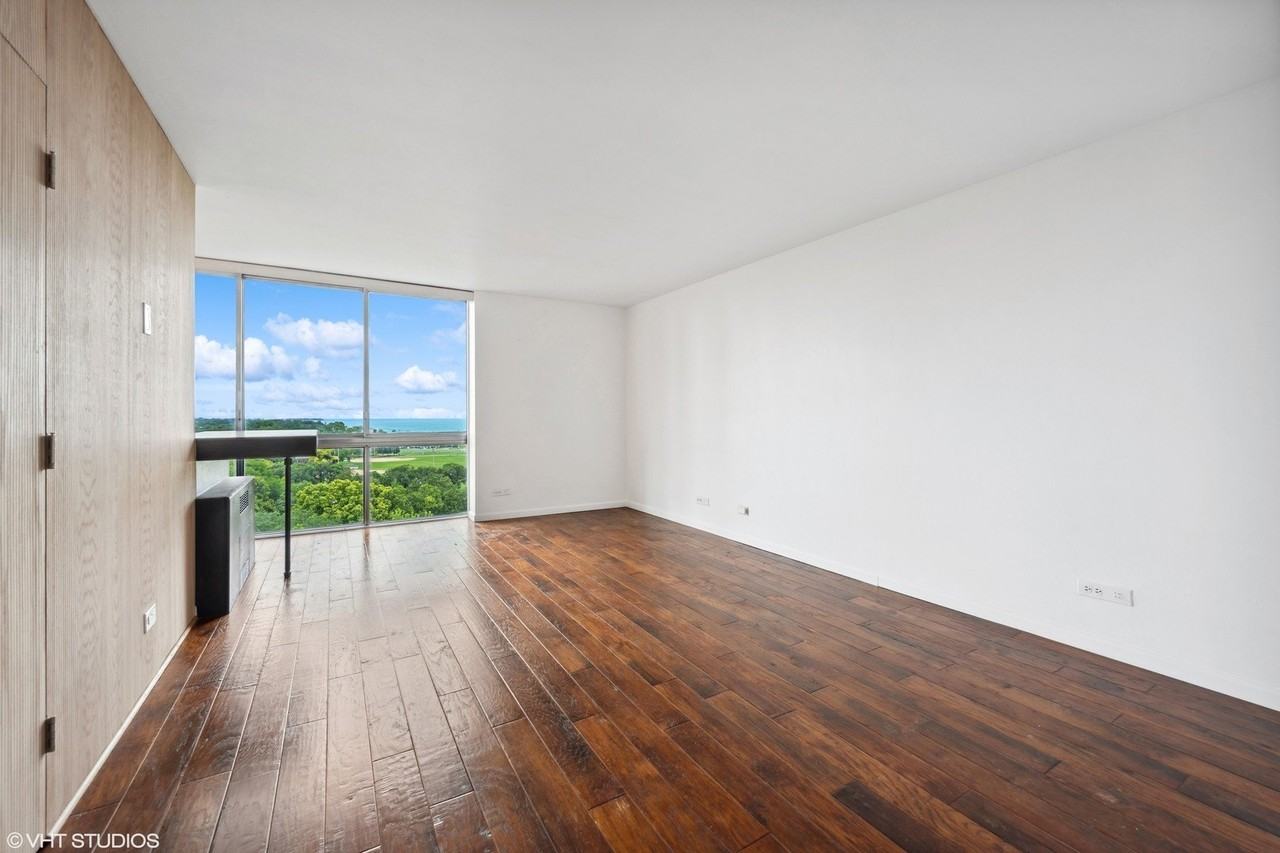 1555 N Dearborn Pkwy #11B - Photo 3 of 13