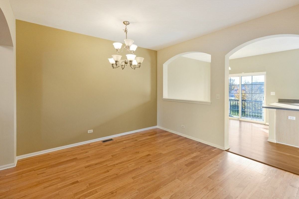 422 Grosvenor Ln - Photo 6 of 27