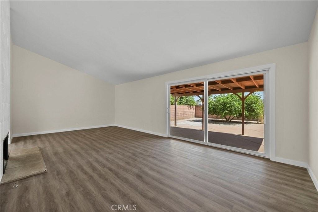 18644 Liggett St - Photo 2 of 34