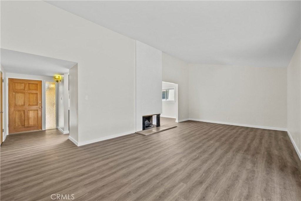 18644 Liggett St - Photo 3 of 34