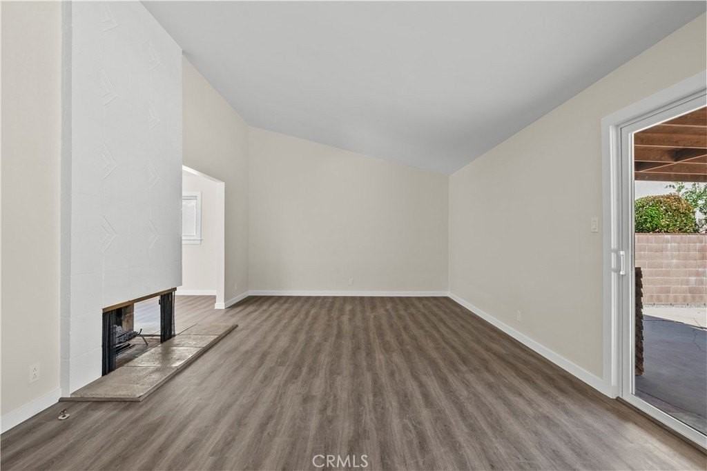 18644 Liggett St - Photo 4 of 34