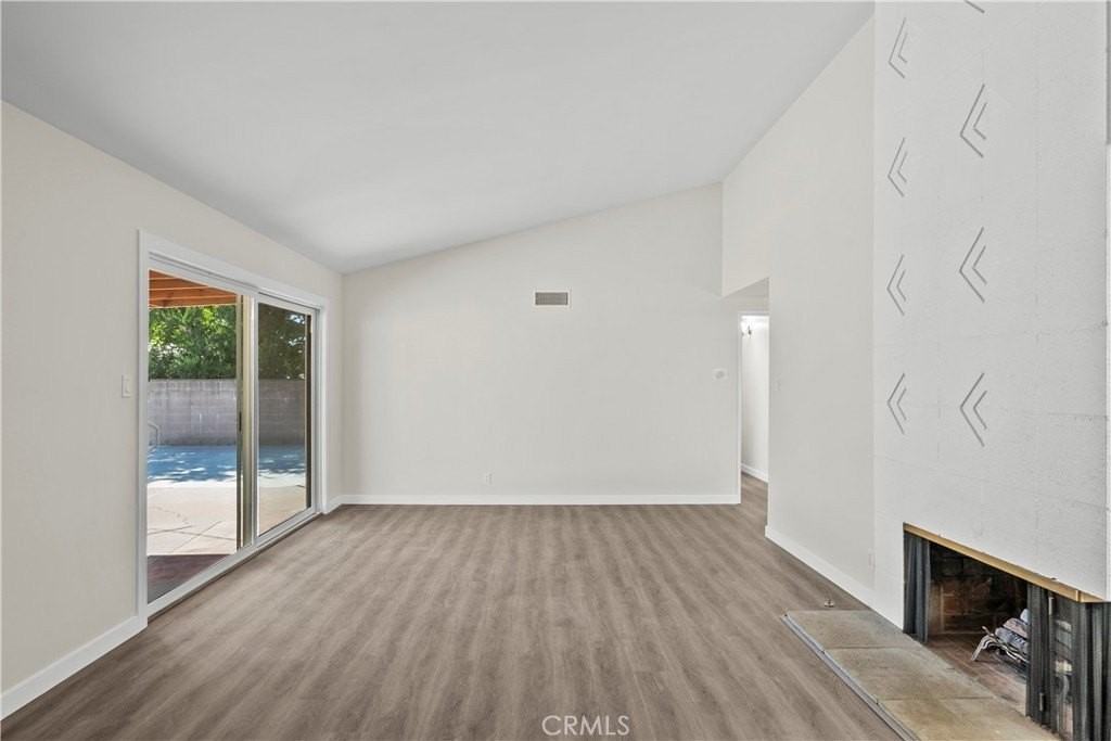 18644 Liggett St - Photo 6 of 34