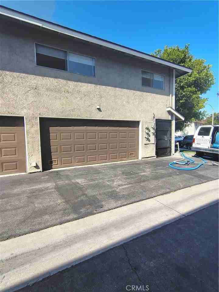 3065 Shasta St - Photo 2 of 15
