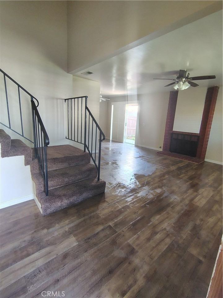 3065 Shasta St - Photo 4 of 15