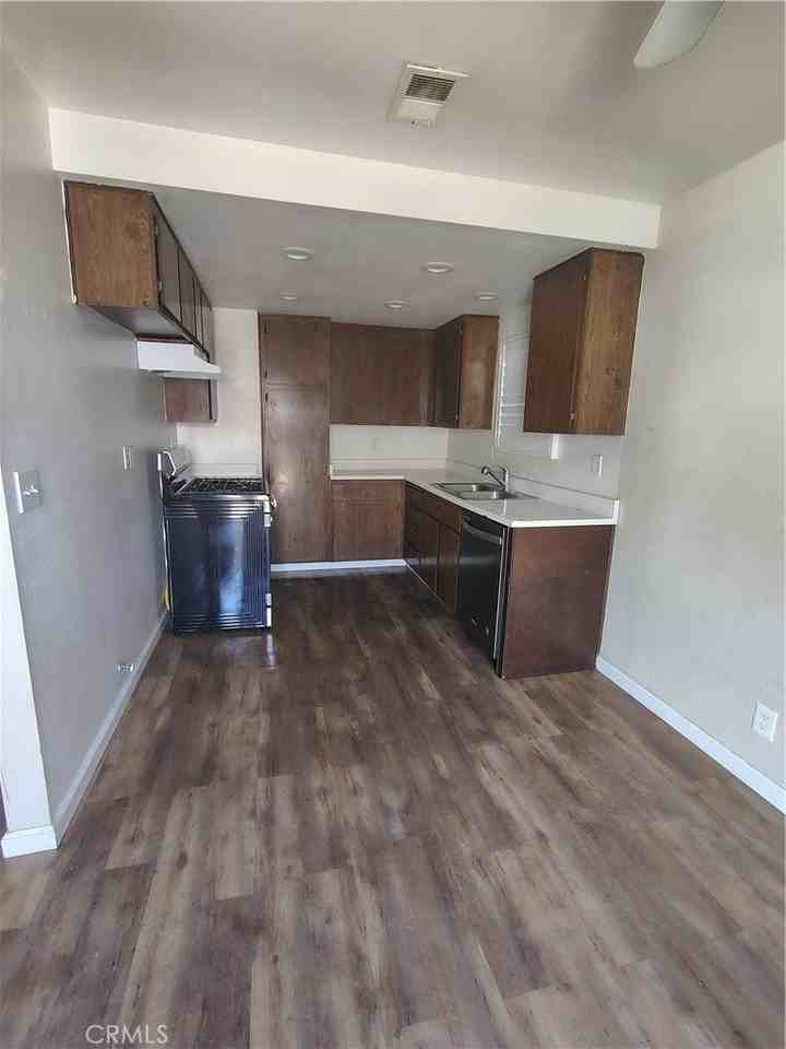 3065 Shasta St - Photo 6 of 15