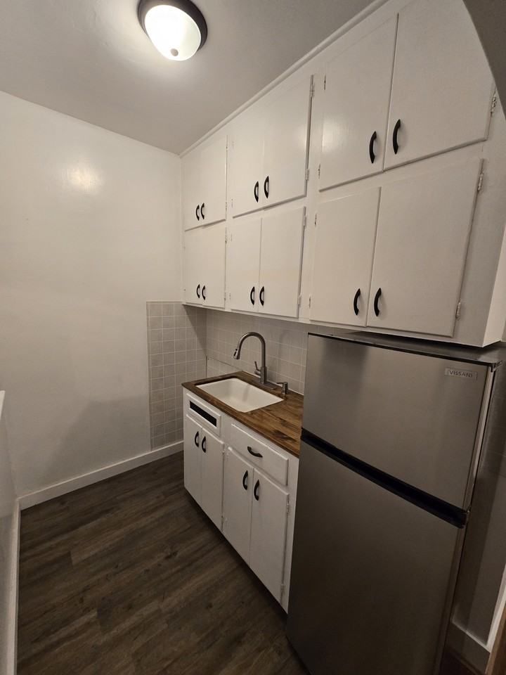 25 Douglas Ave #1 - Photo 2 of 18
