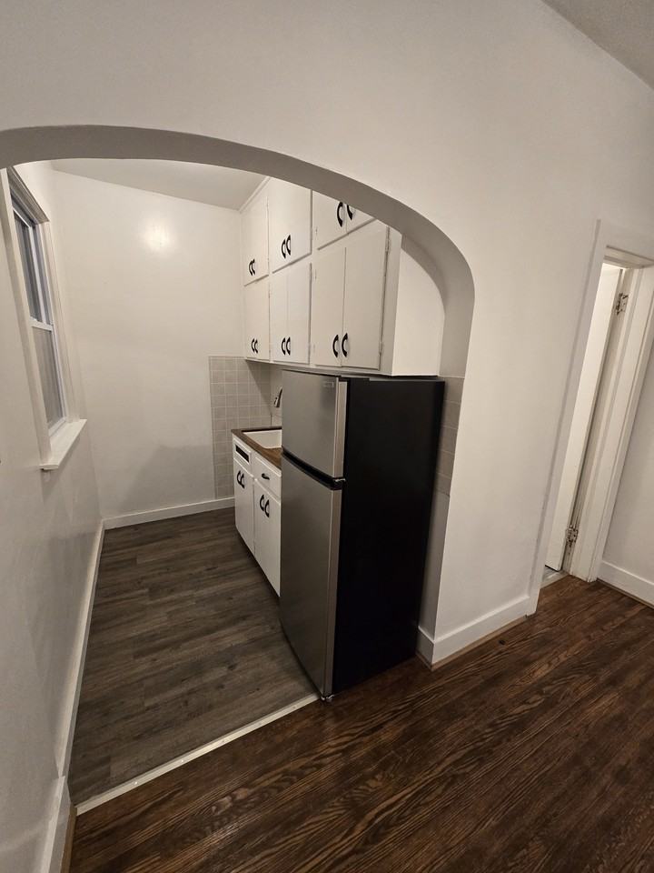 25 Douglas Ave #1 - Photo 5 of 18