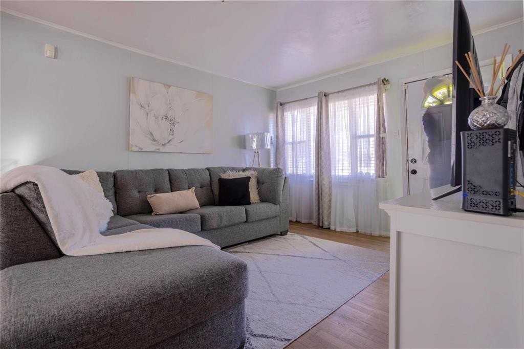 1903 Dale Pl - Photo 3 of 4