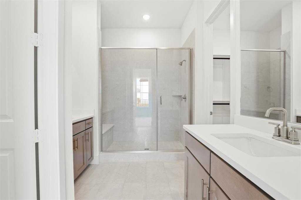 14299 Saralee St - Photo 4 of 26