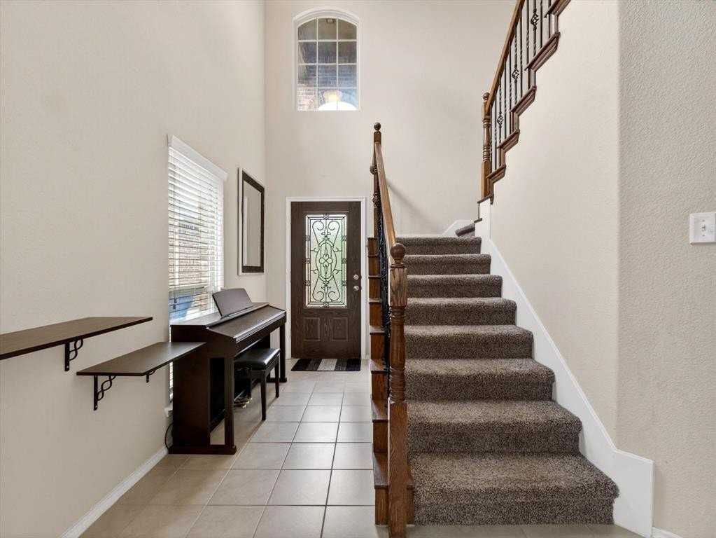 620 Crowell Dr - Photo 3 of 26