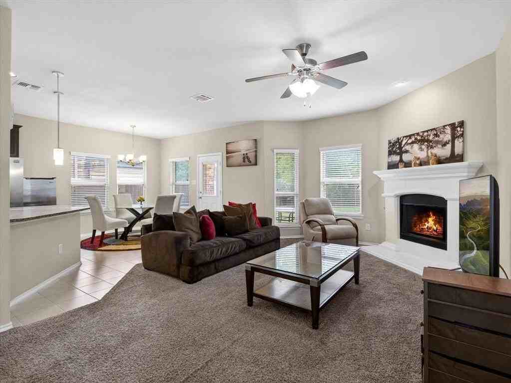 620 Crowell Dr - Photo 5 of 26