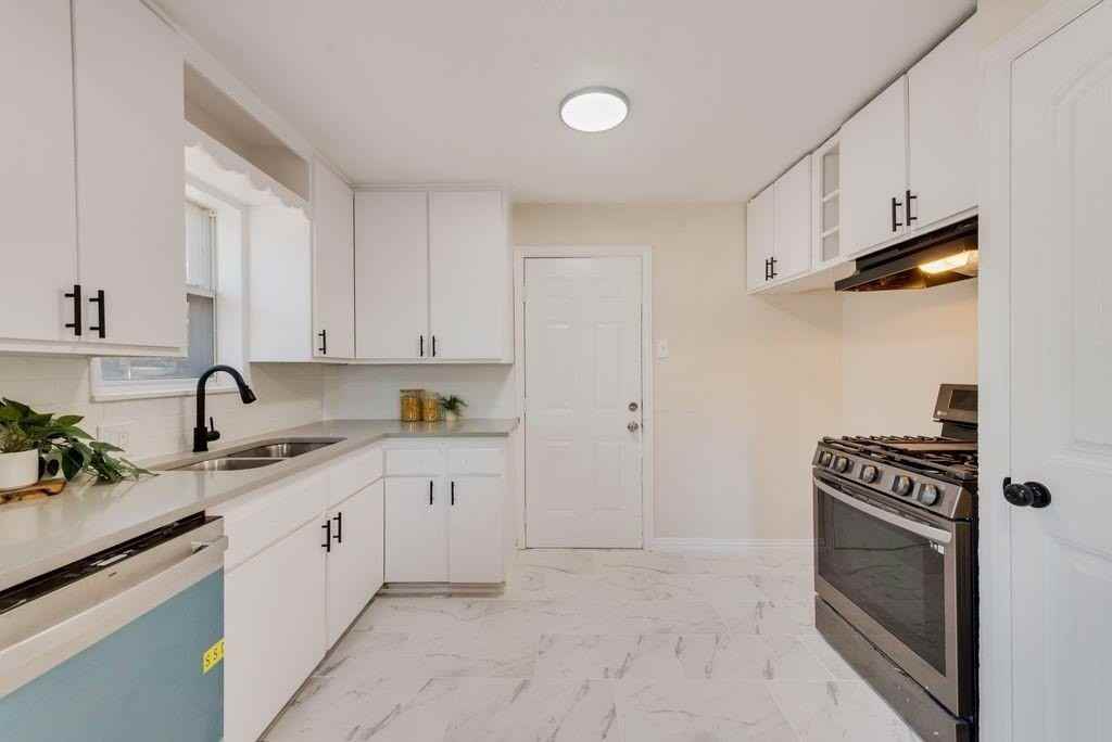 1802 Gus Thomasson Rd - Photo 2 of 16
