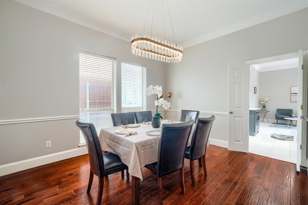 2265 Bannister Dr - Photo 2 of 19