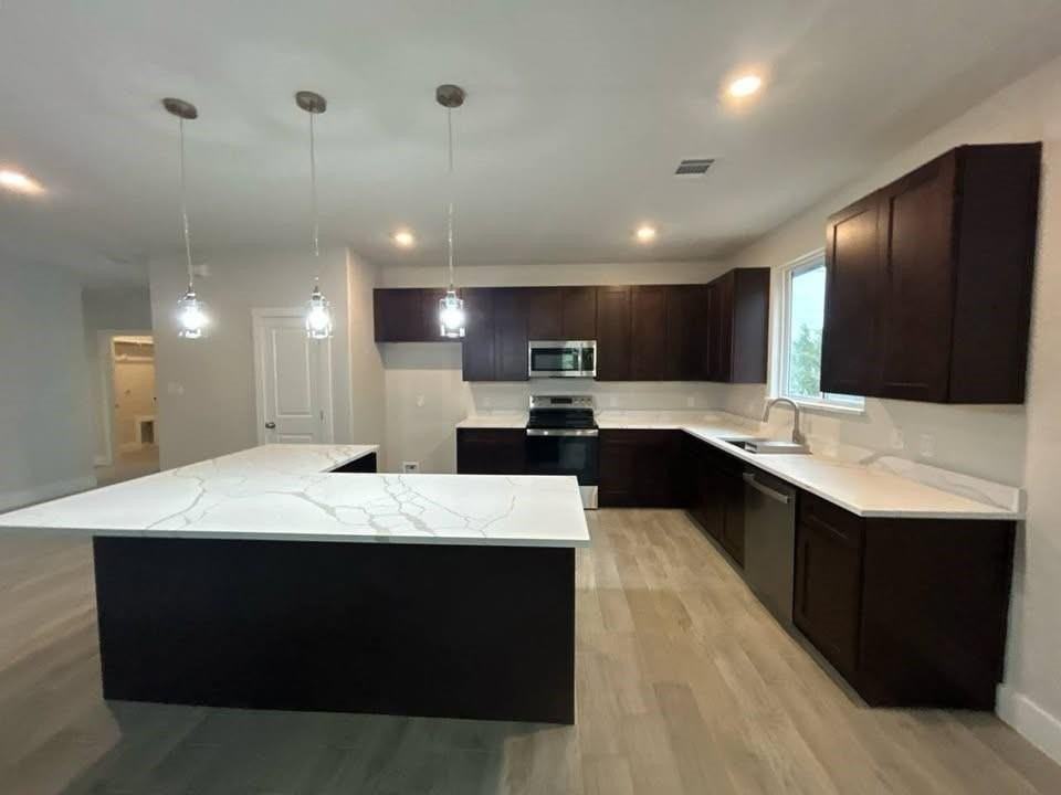 2215 Beverly Dr - Photo 6 of 34