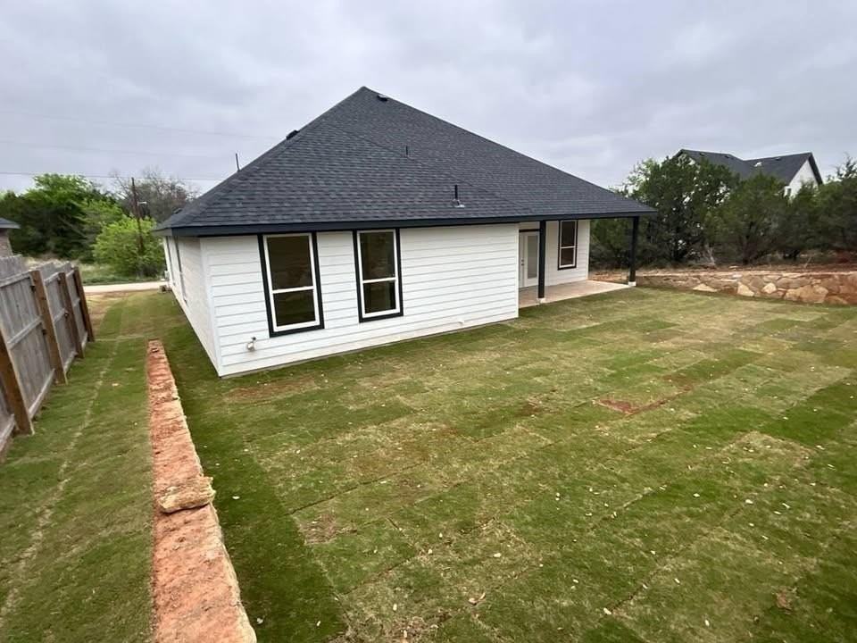 2215 Beverly Dr - Photo 3 of 34