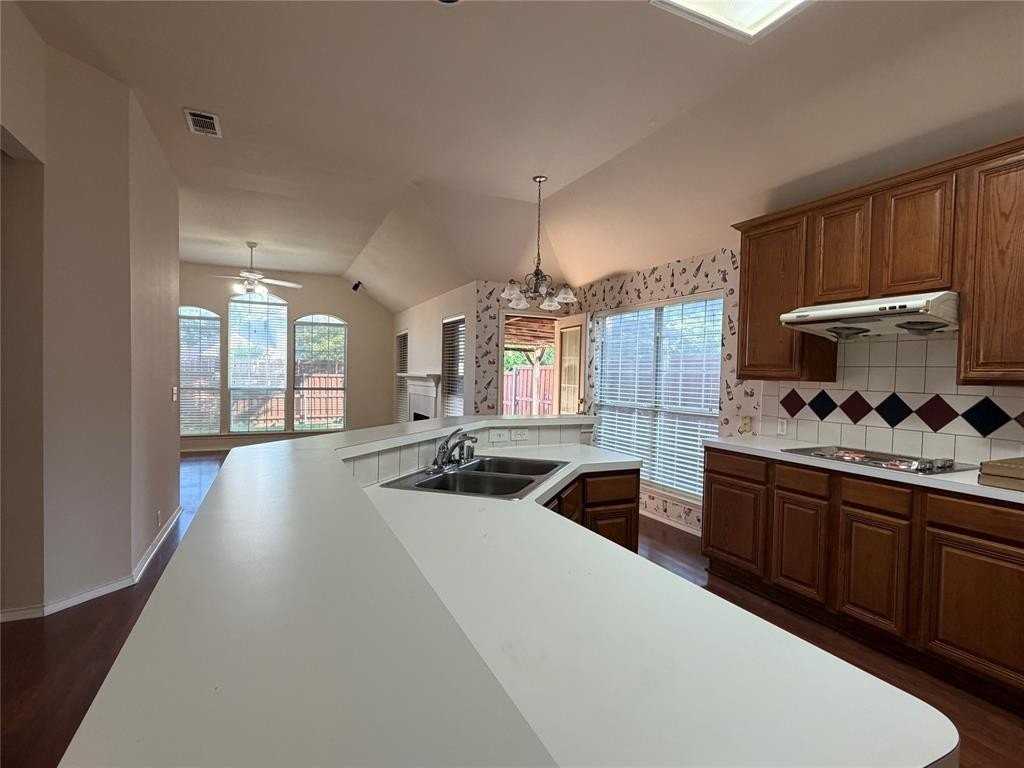 2440 Ravenhurst Dr - Photo 7 of 22