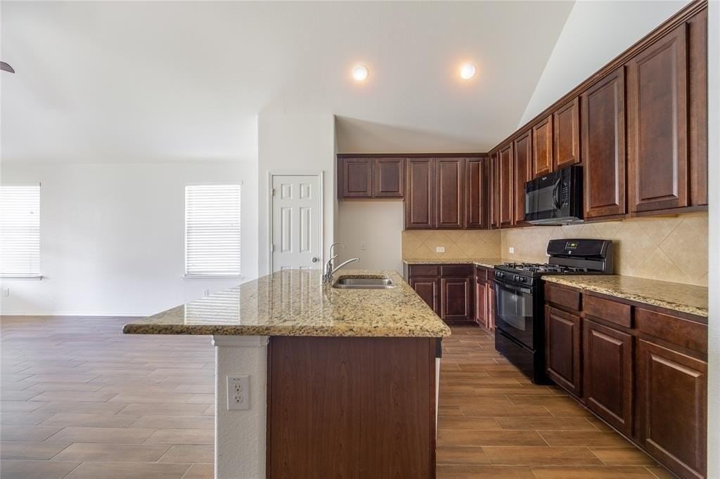 1912 Christopher Creek Dr - Photo 5 of 25