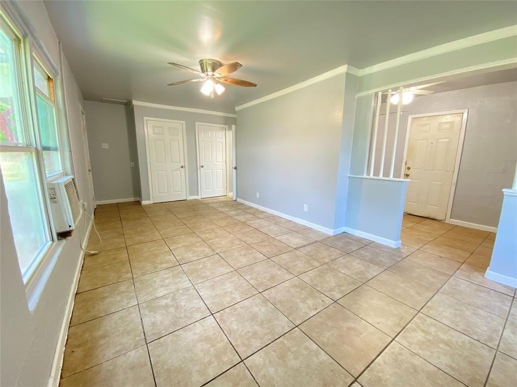 1203 Hall St - Photo 5 of 11
