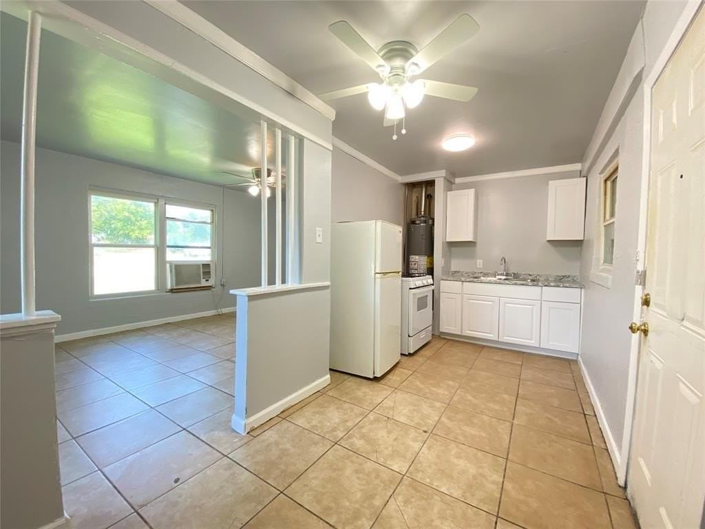 1203 Hall St - Photo 7 of 11