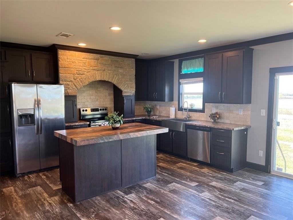 4251 Private Road 5081 - Photo 5 of 22