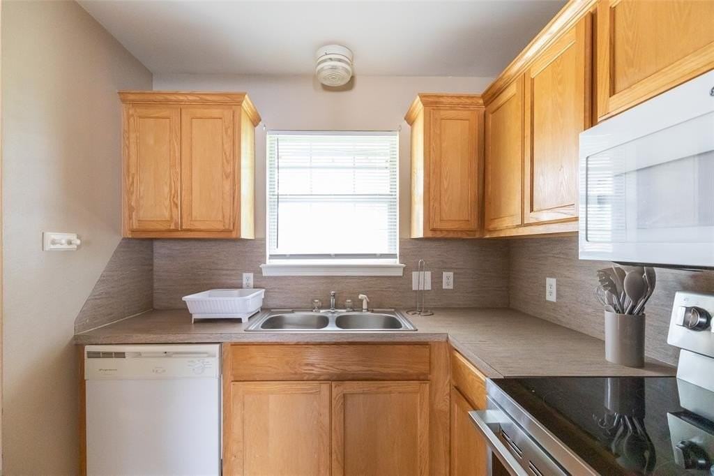 136 Nolan St #B - Photo 4 of 17