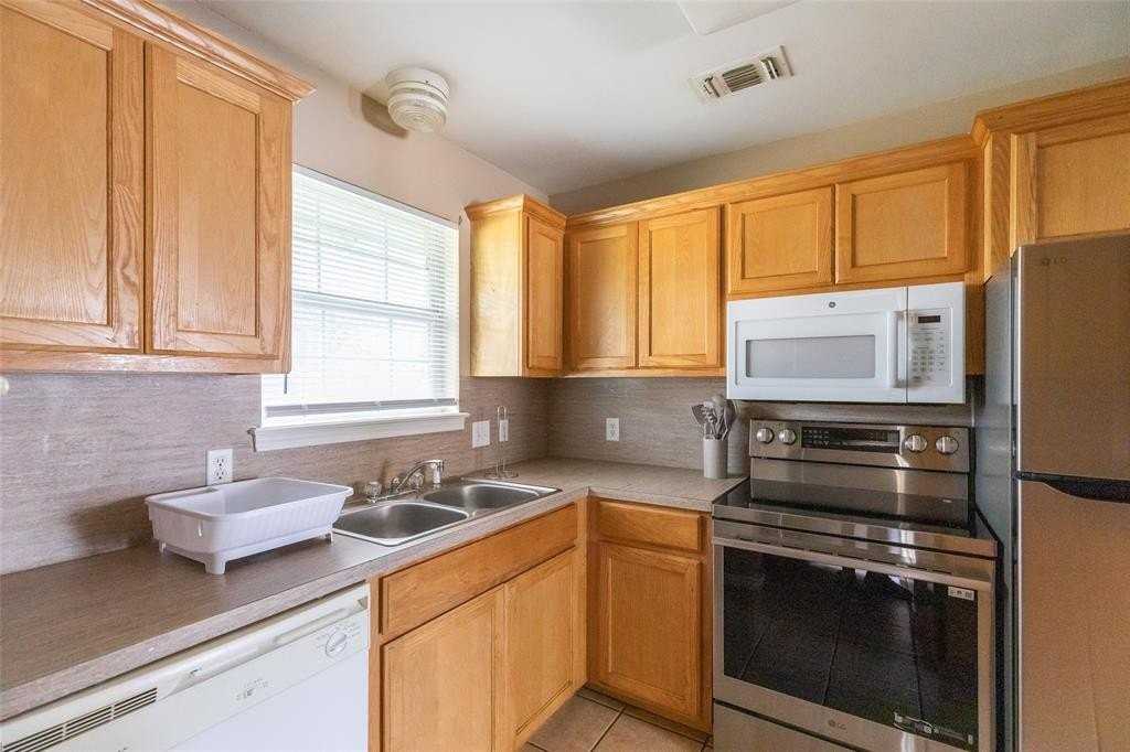 136 Nolan St #B - Photo 5 of 17