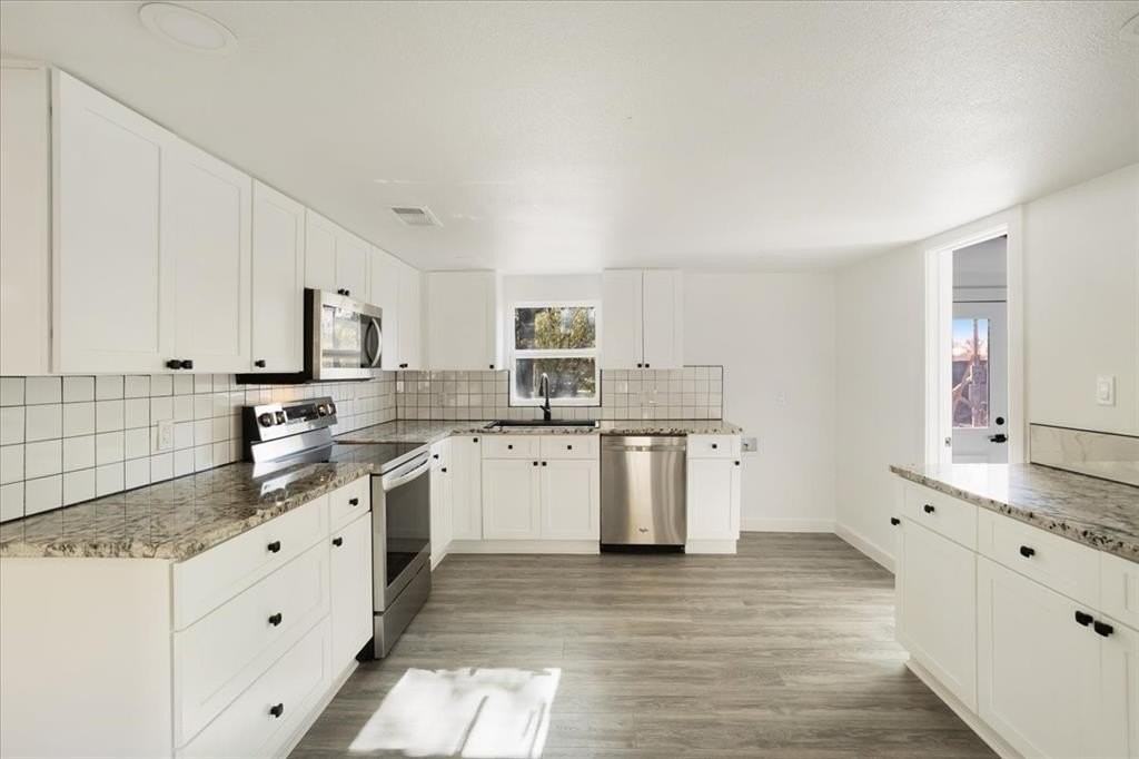 450 Hickory St - Photo 4 of 37
