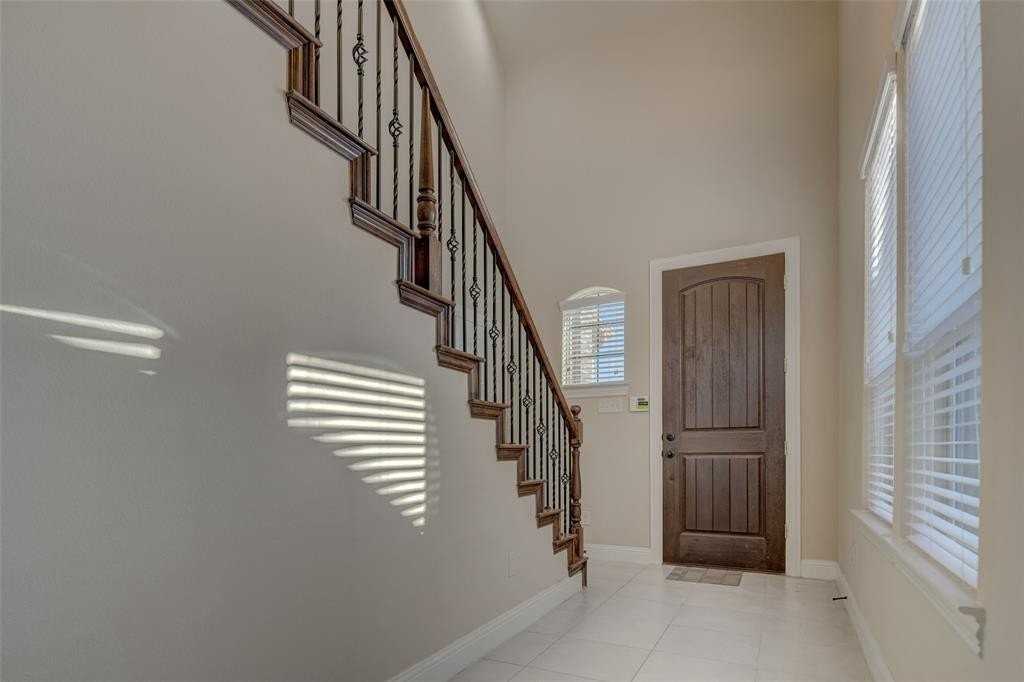 1504 Lauren Creek Ln - Photo 4 of 37