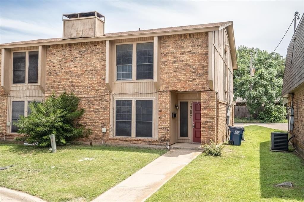 2205 Chase Ct #7 - Photo 4 of 37