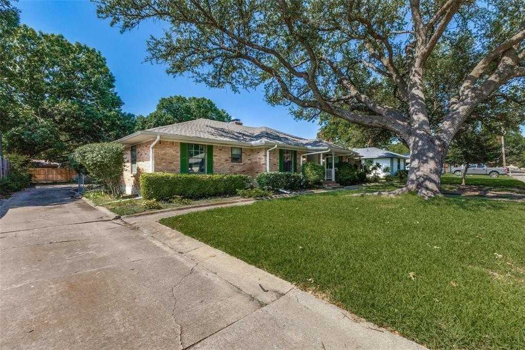 1722 14th Pl - Photo 3 of 34