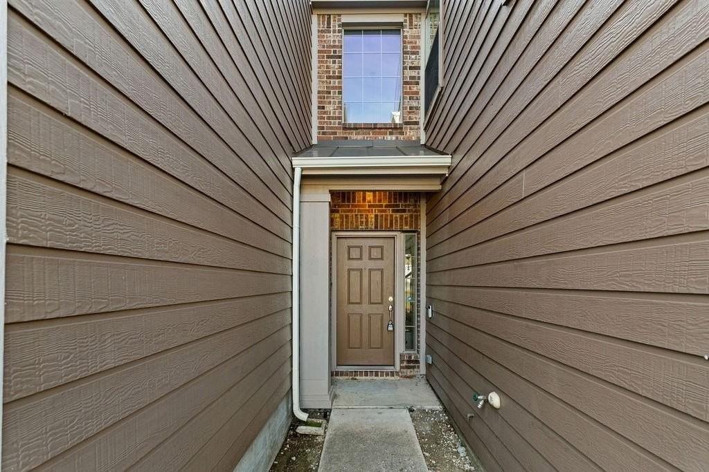 7904 Hannah St - Photo 2 of 32