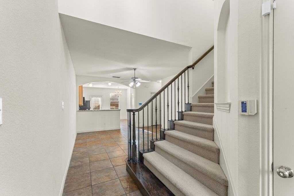 7904 Hannah St - Photo 3 of 32