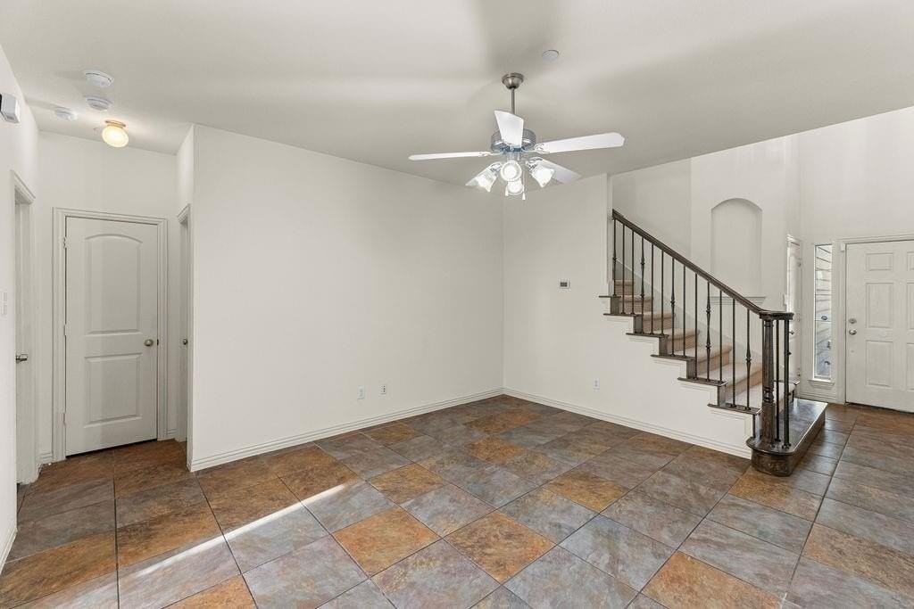 7904 Hannah St - Photo 4 of 32