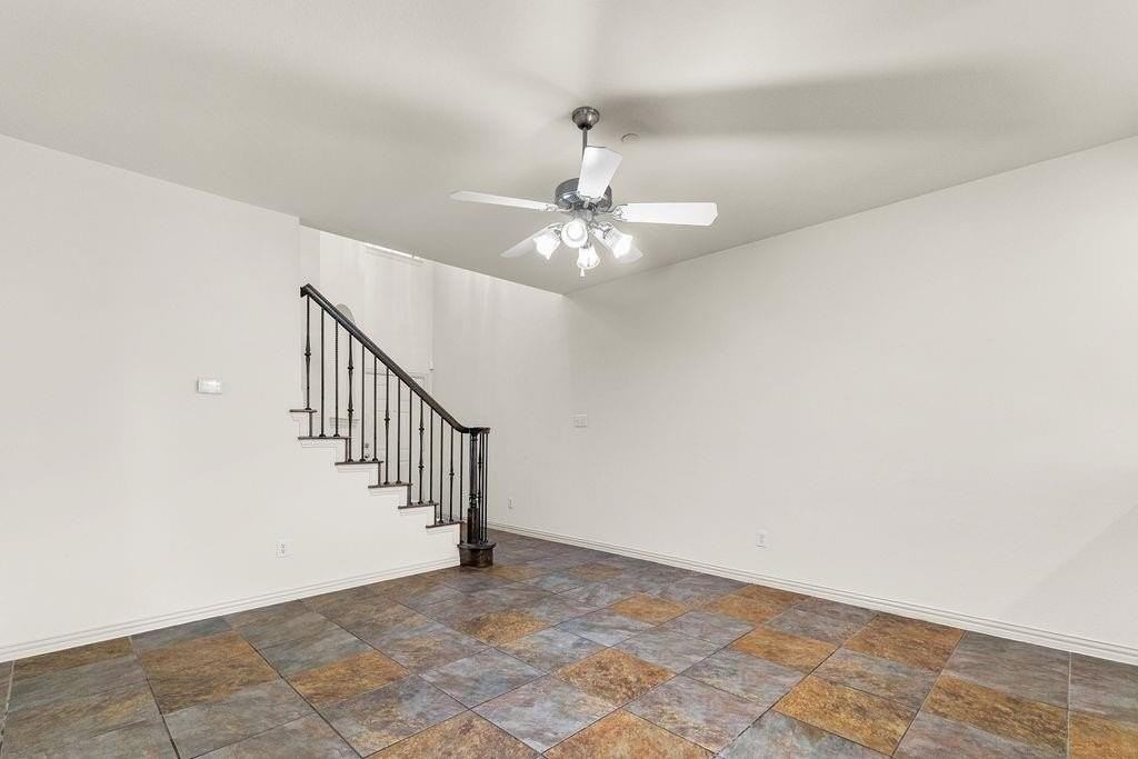 7904 Hannah St - Photo 5 of 32