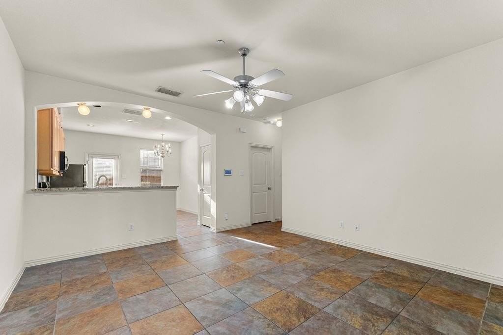 7904 Hannah St - Photo 6 of 32