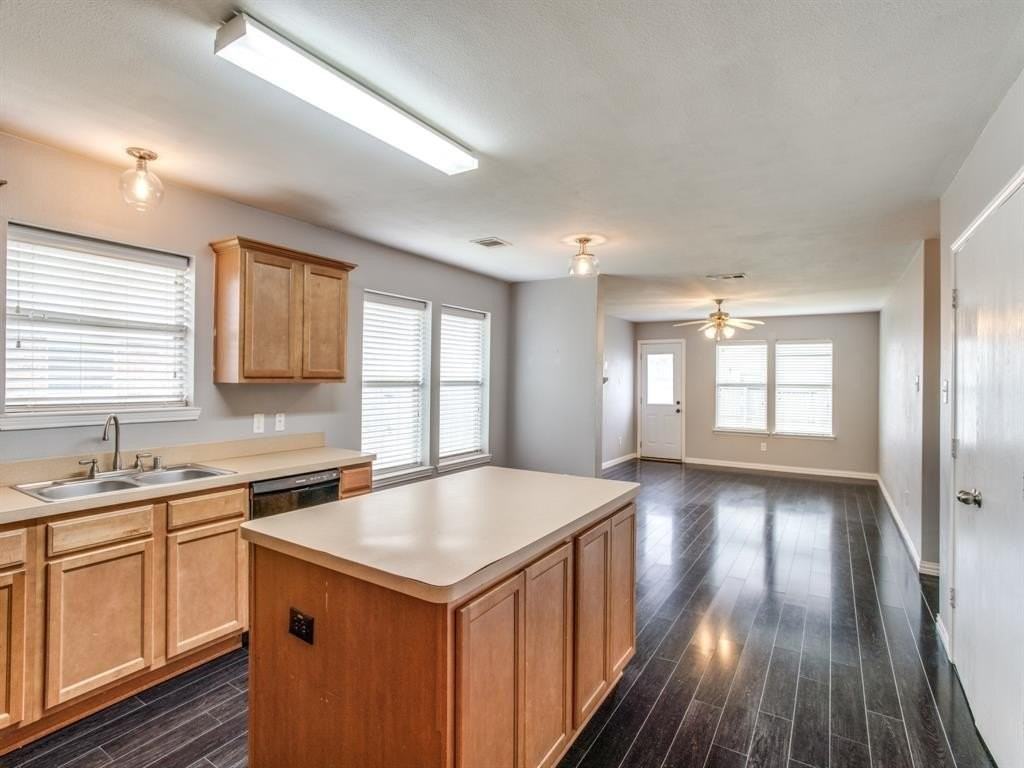 1213 Toledo Bend Dr - Photo 4 of 12