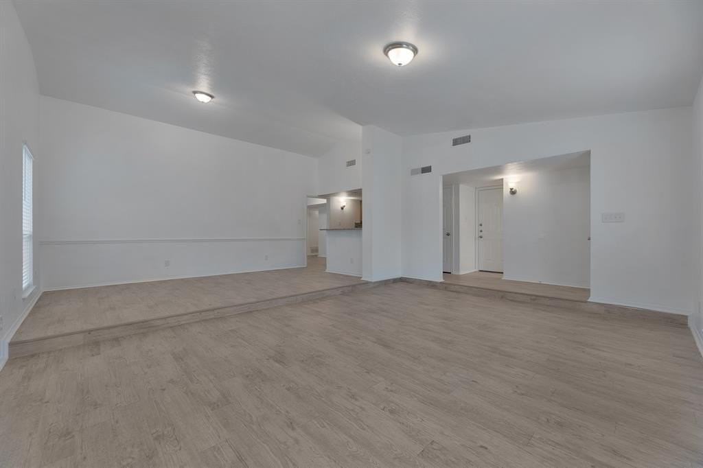 2905 Joymeadow Dr - Photo 7 of 32