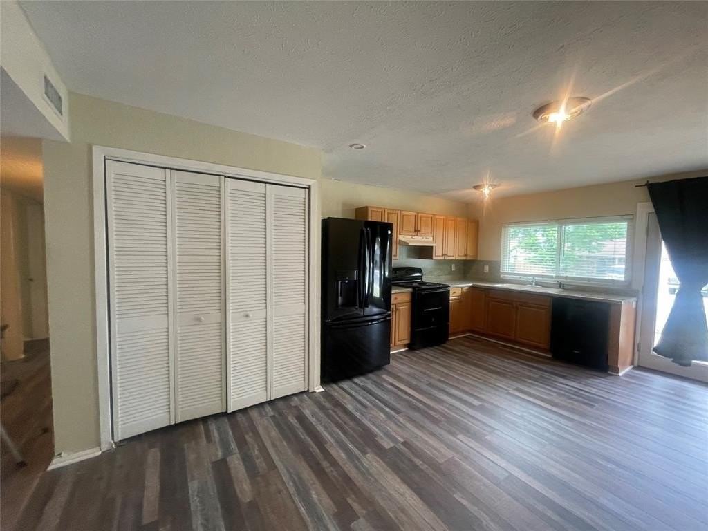 627 Mckown Dr - Photo 3 of 13