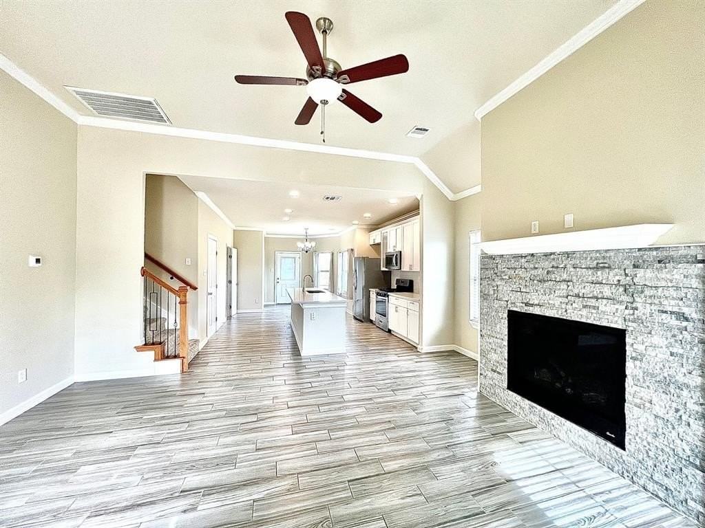 707 Mulberry Ct - Photo 4 of 21
