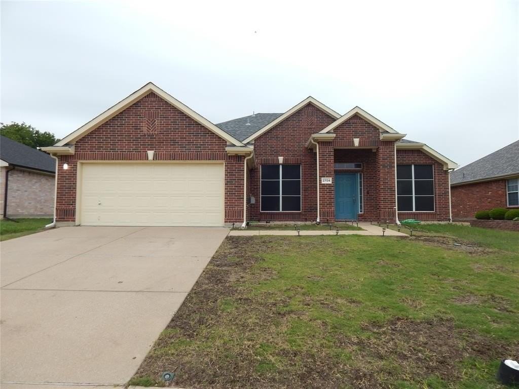 2704 Pyramid Ln - Photo 2 of 14