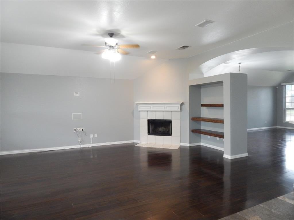 2704 Pyramid Ln - Photo 5 of 14