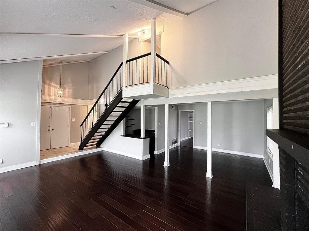1301 Grant Dr - Photo 3 of 22